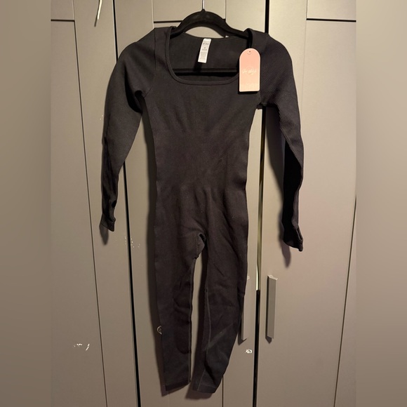 SQUARE NECK LONG SLEEVE RIBBED JUMPSUIT SIZE MEDIUM - Picture 3 of 5